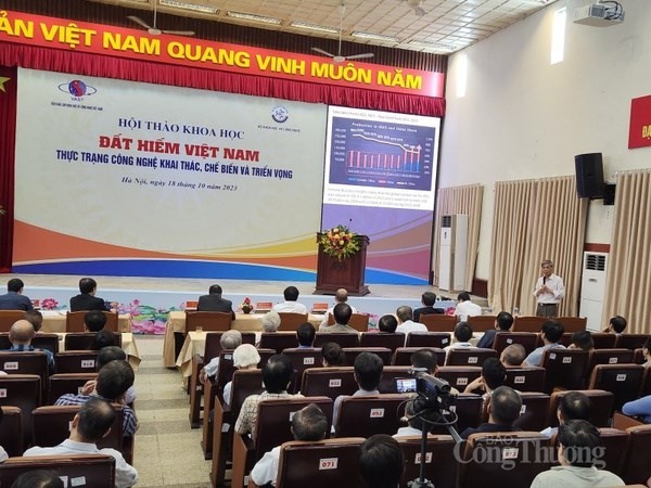 Lors du colloque. Photo : journal Cong thuong