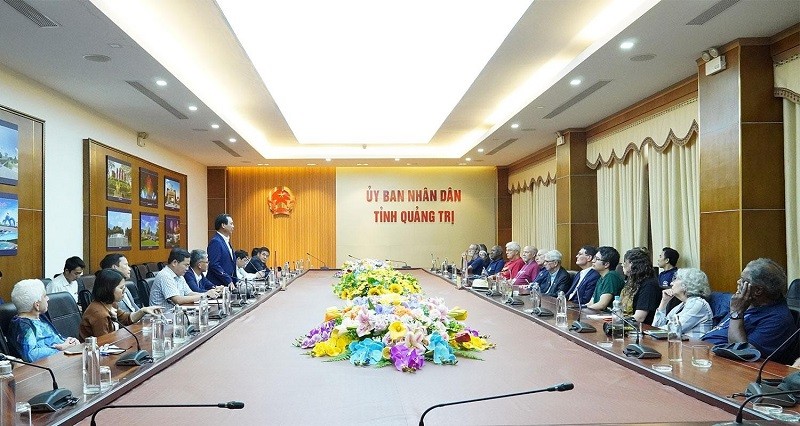 Les dirigeants de Quang Tri travaille avec la délégation de VFP. Photo : thoidai.vn