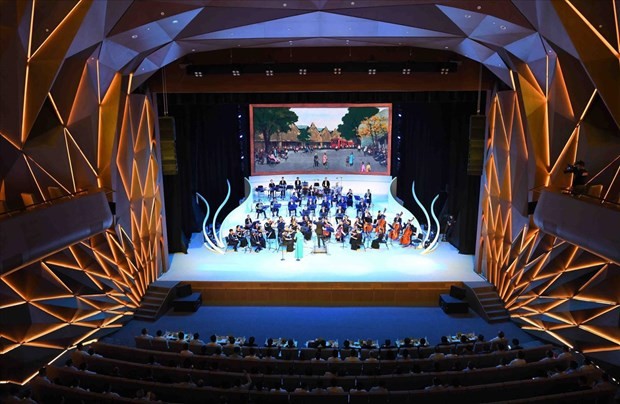 Concert au théâtre de Ho Guom. Photo: VNA