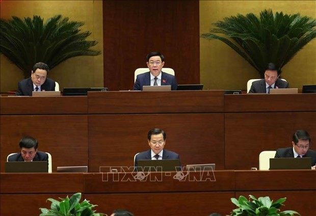 Le Président de l'Assemblée nationale, Vuong Dinh Huê préside la séance de questions-réponses. Photo : VNA.