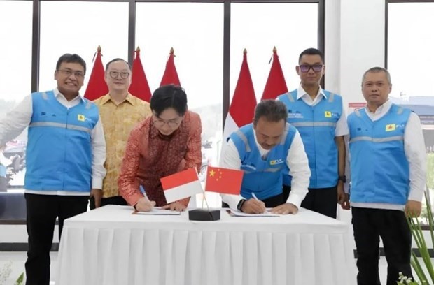Lors de la cérémonie de signature d'un protocole d'accord entre PT PLN et Powerchina pour mener une étude de faisabilité conjointe du développement de l'énergie éolienne en Indonésie le 9 novembre 2023. Photo : ANTARA/HO-PT PLN.
