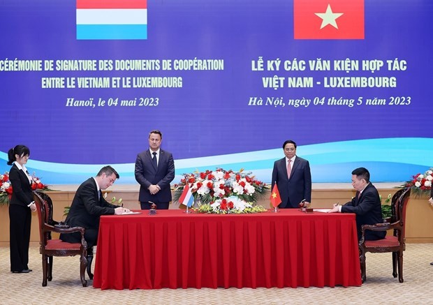 Le Vietnam et Le Luxembourg ont signé un accord sur le partenariat stratégique dans la finance verte. Photo : VNA.