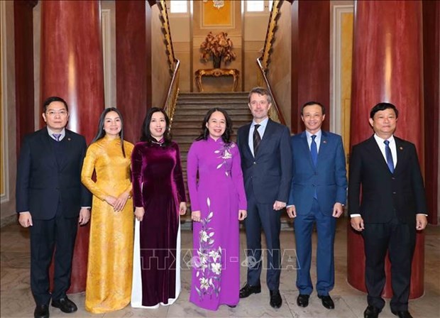 La Vice-Présidente vietnamienne, Vo Thi Anh Xuân et le prince héritier danois Frederik (au centre). Photo : VNA.
