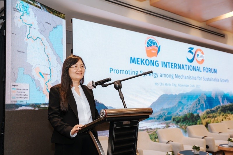 La Directrice de l’Académie diplomatique, la Dr Phạm Lan Dung, a prononcé le discours d’ouverture du 3e Forum international du Mékong, organisé par l’Académie diplomatique du Vietnam et la Fondation Konrad-Adenauer Vietnam, le 24 novembre 2023. Photo : baoquocte.vn