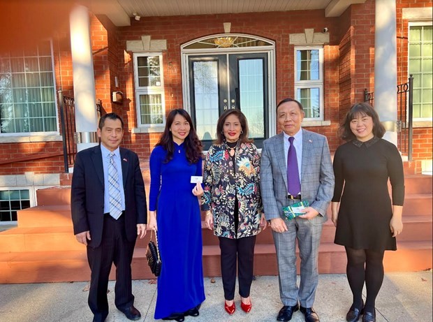 Une mission du consulat général du Vietnam à Vancouver a tenu des séances de travail avec des représentants des autorités de la province canadienne de l'Alberta. Photo : VNA.