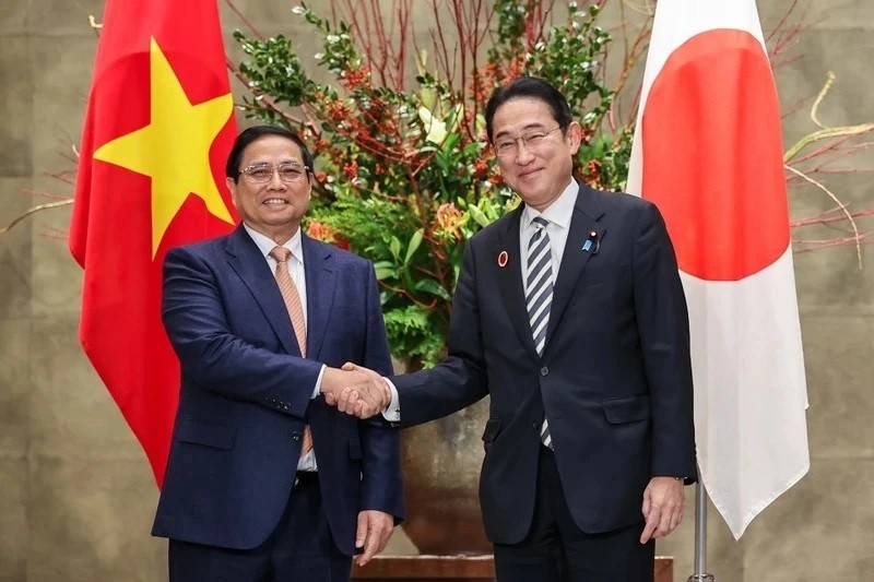 Le Premier ministre japonais Kishida Fumio et le Premier ministre Pham Minh Chinh. Photo : Nhât Bac.