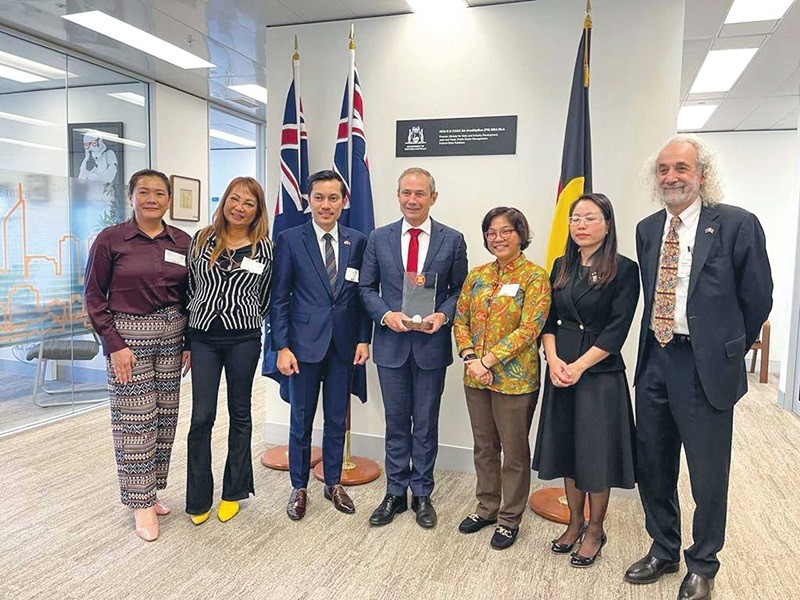 Le Premier ministre d’Australie-Occidentale, Roger Cook, a reçu le Groupe consulaire des pays de l’ASEAN, en août 2023. Photo : Consulat général du Vietnam à Perth.