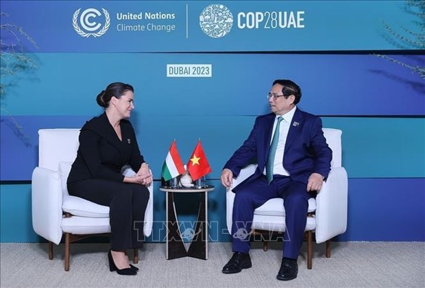 Rencontre entre le Premier ministre Pham Minh Chinh et la présidente hongroise Katalin Novak à l'occasion de sa participation à la COP28 aux Émirats arabes unis en décembre 2023. Photo : VNA.