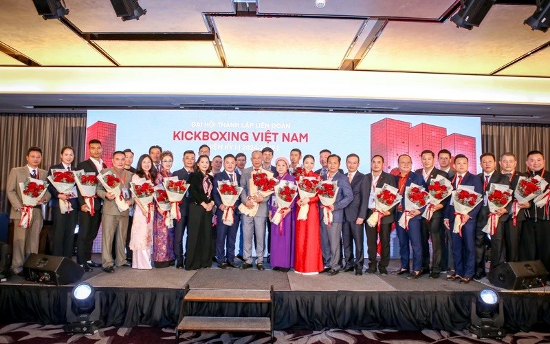 Le premier congrès de la Fédération vietnamienne de kickboxing s'est tenu dimanche à Hanoï. Photo : NDEL.
