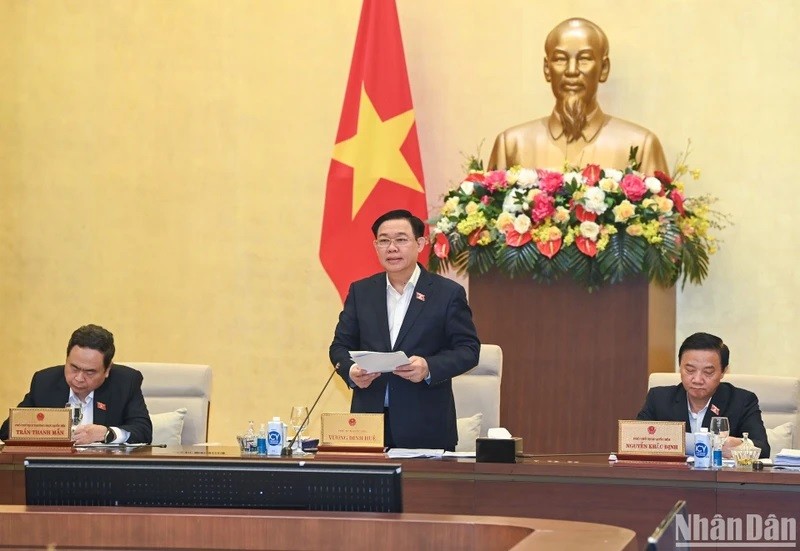 Le Président de l'Assemblée nationale vietnamienne, Vuong Dinh Huê, prend la parole lors de la session.