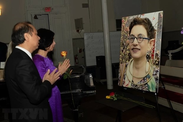 L'ambassadeur vietnamien aux États-Unis, Nguyên Quôc Dung, et son épouse, à la cérémonie commémorative de Merle Everlyn Ratner, une militante de gauche et une proche amie américaine du Vietnam. Photo : VNA