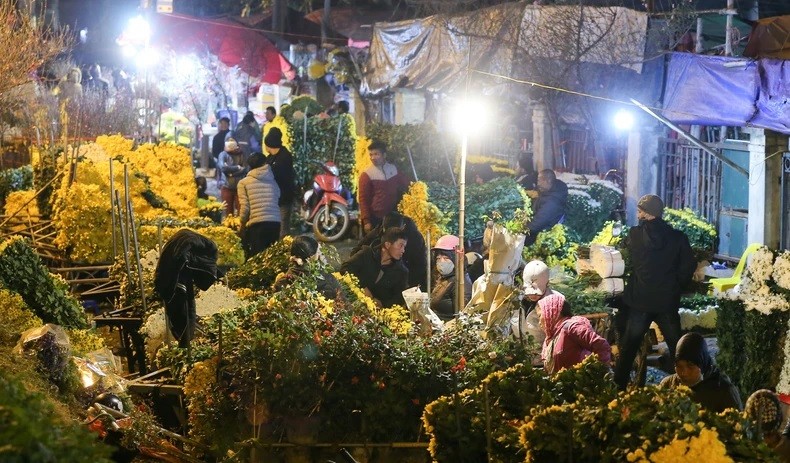 Le marché floral de Quang An est attrayant grâce, non seulement, aux couleurs vives des fleurs mais aussi à l’ambiance exceptionnelle qui y règne.