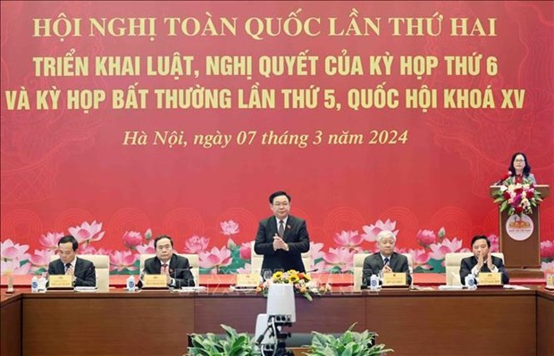 Le Président de l'Assemblée nationale Vuong Dinh Huê prend la parole lors de la conférence. Photo : VNA.