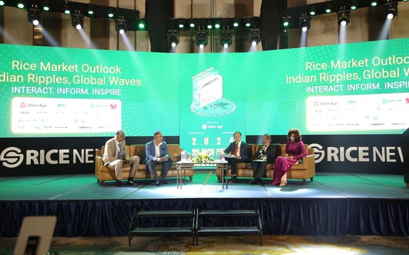 Les délégués ont discuté des tendances du marché et des dernières informations sur les politiques d'exportation de riz lors de la Conférence mondial du riz le 6 mars. Photo : VGP.
