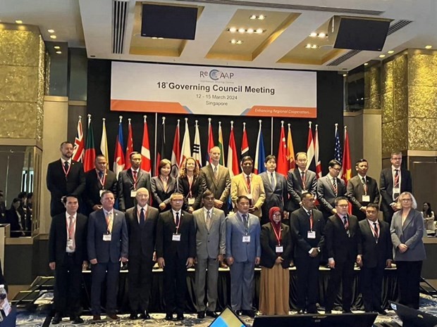 Les membres du Conseil exécutif et des responsables des 21 pays membres et des délégués invités lors de l'événement. Photo : VNA.