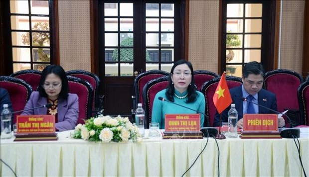 La secrétaire adjointe du Comité du Parti de Hà Nam, Dinh Thi Lua (au centre). Photo : VNA.