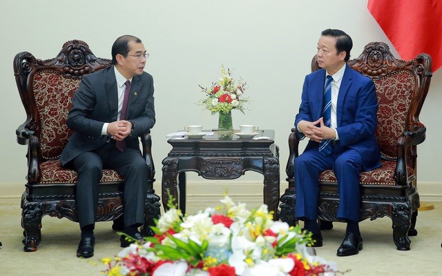 Le Vice-Premier ministre Trân Hông Hà (à droite) reçoit le directeur général du groupe China Energy, Qiao Xubin. Photo : VGP.