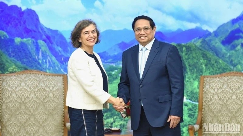 Le Premier ministre Pham Minh Chinh reçoit l'ambassadrice espagnole Carmen Cano de Lasala. Photo : NDEL.