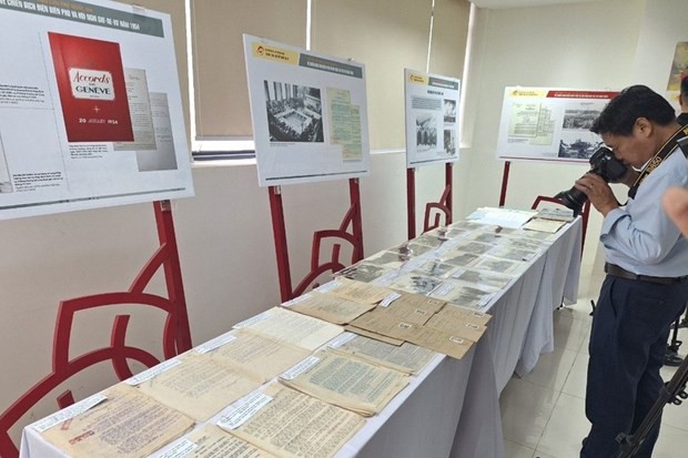 Un certain nombre de documents d'archives originaux sur la campagne de Diên Biên Phu et la Conférence de Genève de 1954 ont été rendus publics pour la première fois et présentés aux médias le 5 avril. Photo : baophapluat.vn