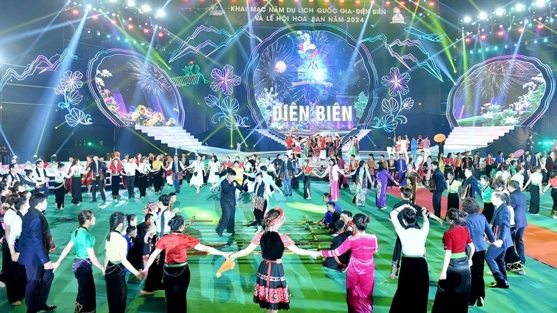 Cérémonie d'ouverture de l'Année nationale du tourisme et le Festival des fleurs de bauhinie 2024 à Diên Biên. 