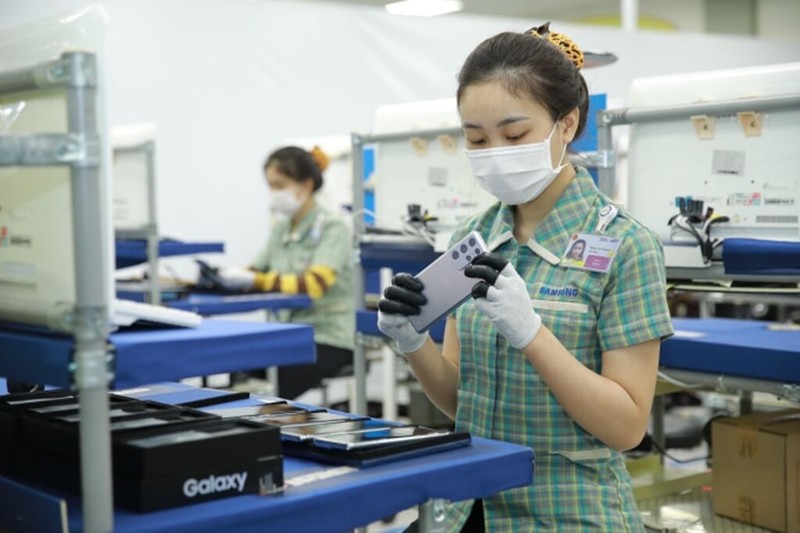 Dans une usine de Samsung au Vietnam. Photo: Vnfinance 