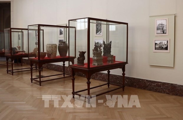 Des objets vietnamiens exposés au sein des Musées royaux d'Art et d'Histoire à Bruxelles. Photo : VNA.