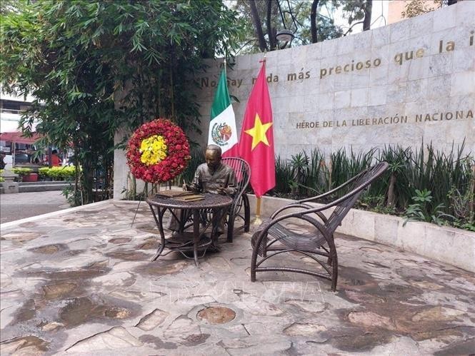 Statue du Président Hô Chi Minh à Mexico. Photo: VNA.