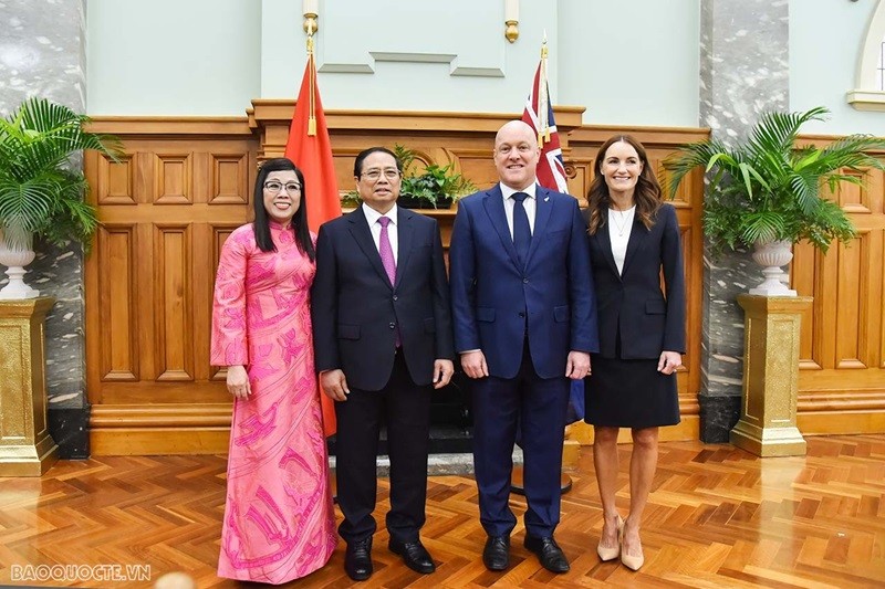 Le Premier ministre Pham Minh Chinh et son épouse accueillis par le Premier ministre néo-zélandais Christopher Luxon et son épouse le 11 mars 2024. Photo : Tuan Anh.