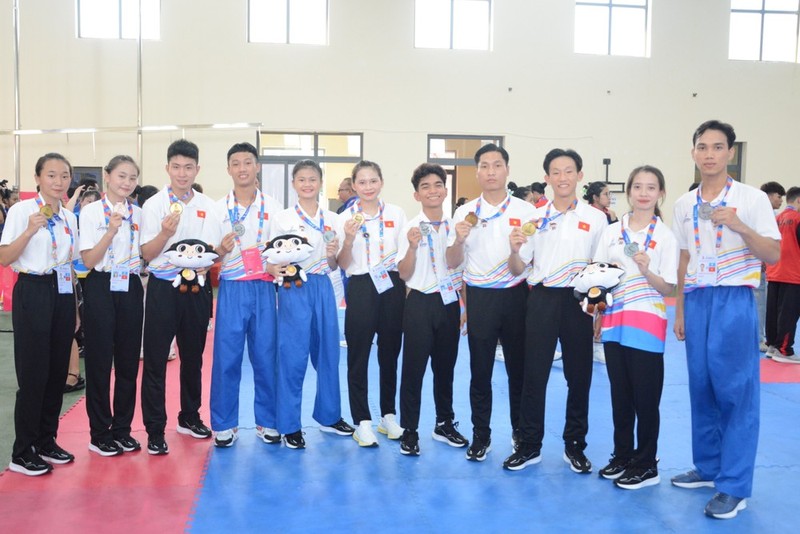 Les Vietnamiens décrochent les médailles d'or lors de la 3e journée de compétition aux 13es Jeux sportifs des élèves d'Asie du Sud-Est (ASG). Photo: VNA