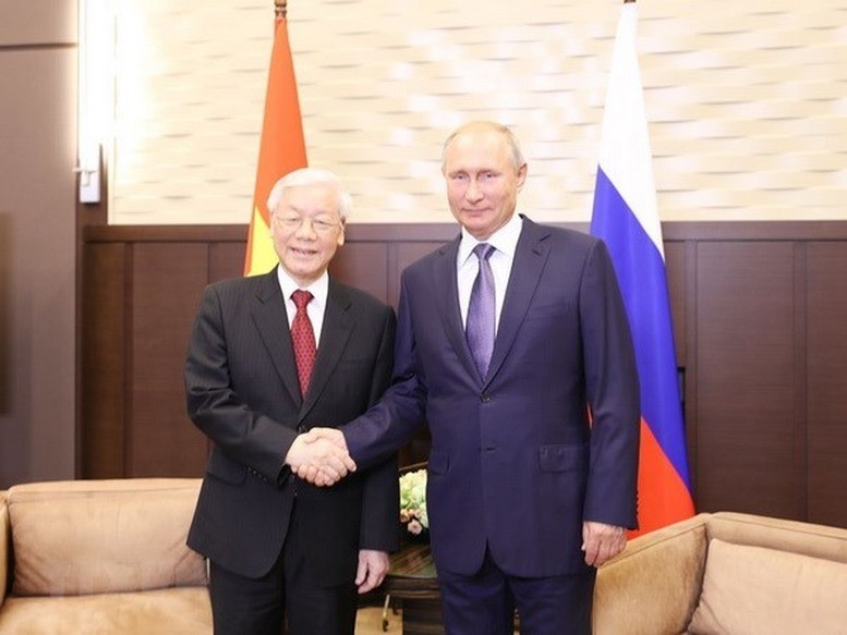 Le Président russe Vladimir Poutine a reçu le Secrétaire général du PCV, Nguyên Phu Trong (à gauche), lors de sa visite officielle en Russie, le 6 septembre 2018.