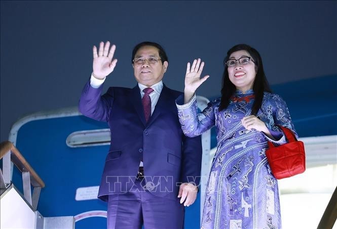 Le Premier ministre Pham Minh Chinh et son épouse quittent Séoul, terminant avec succès leur visite officielle en République de Corée. Photo : VNA.