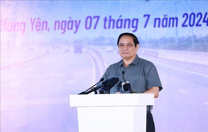 Le Premier ministre Pham Minh Chinh prend la parole lors de la cérémonie d'inauguration du projet de construction d'une route reliant l'autoroute Hanoï - Hai Phong à celle Cau Gie - Ninh Binh. Photo : VNA.