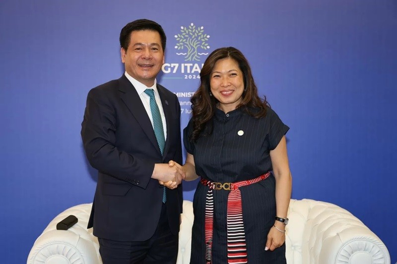 Le ministre de l’Industrie et du Commerce, Nguyên Hông Diên, et Mary Ng, ministre canadienne de la Promotion des exportations, du Commerce international et du Développement économique. Photo : congthuong.