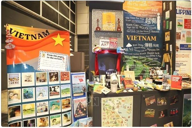 Le stand vietnamien à la 34e Foire du livre de Hong Kong. Photo : VNA.