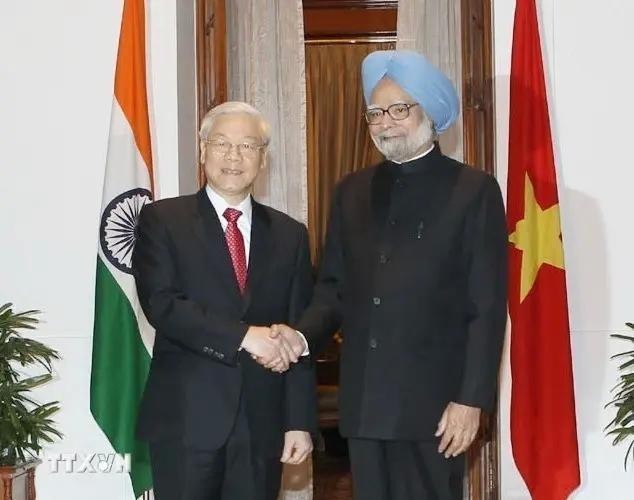 Le Premier ministre indien Manmohan Singh et le secrétaire général Nguyên Phu Trong (gauche) le 20 novembre 2013 au Palais du Premier ministre à New Delhi. Photo d'archives : VNA.