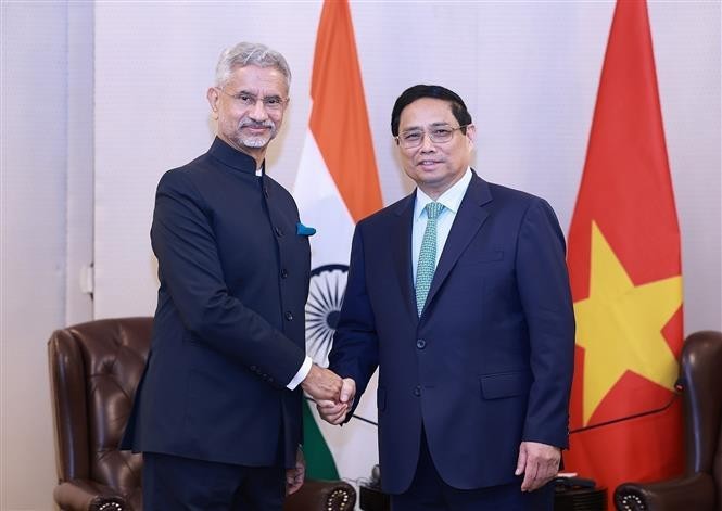 Le Premier ministre Pham Minh Chinh (droite) a reçu le 31 juillet à New Delhi le ministre indien des Affaires étrangères Subrahmanyam Jaishankar, dans le cadre de sa visite d'État en Inde. Photo : VNA.