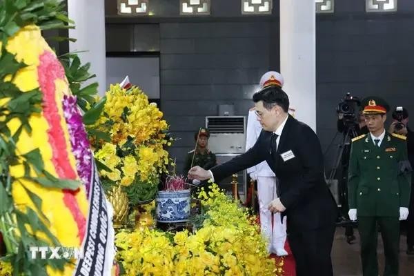 La délégation thaïlandaise rend hommage au Secrétaire général du Parti Nguyên Phu Trong. Photo : VNA.