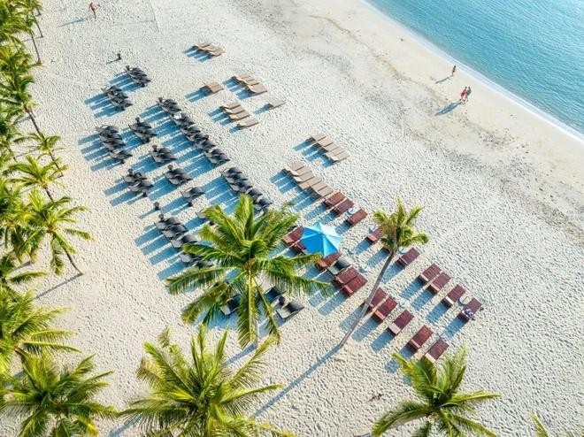 Une plage poétique devant La Festa Phu Quoc.