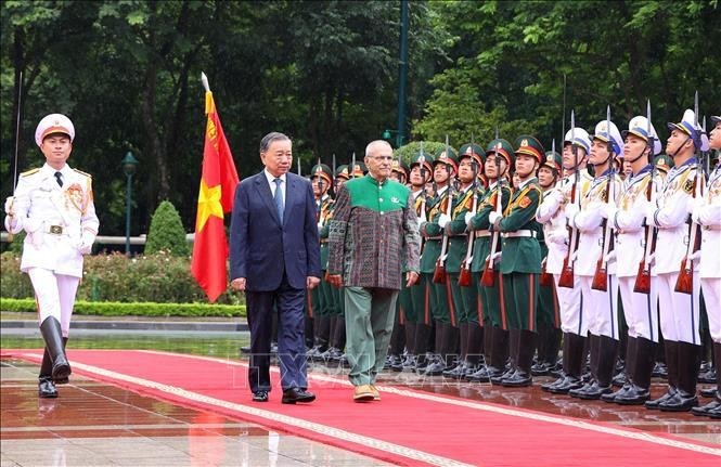 La cérémonie d'accueil officielle du président du Timor-Leste José Ramos-Horta au Palais présidentiel. Photo : VNA