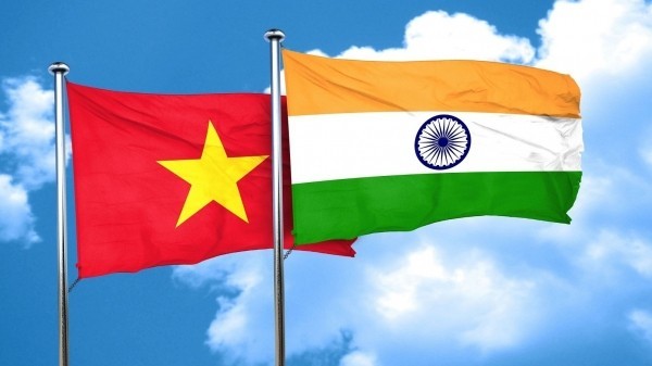 Les drapeaux nationaux du Vietnam et de l'Inde. Photo : baoquocte.vn