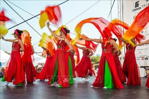 Représentation artistique lors de la Journée du Vietnam en Slovaquie. Photo : VNA.