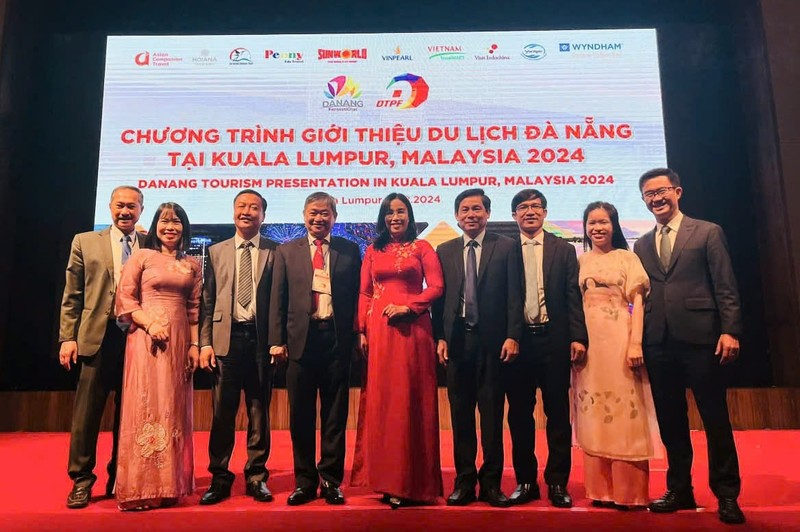 Les délégation de Da Nang lors du programme de présentation du tourisme local à Kuala Lumpur, en Malaisie.