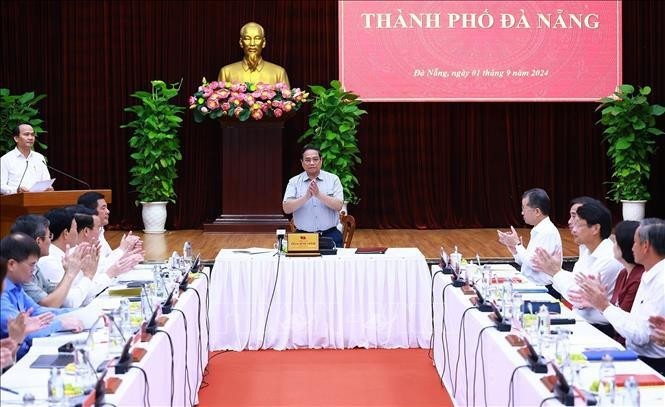 Le Premier ministre Pham Minh Chinh lors de la séance de travail avec le Bureau permanent du Comité du Parti de Da Nang. Photo : VNA.