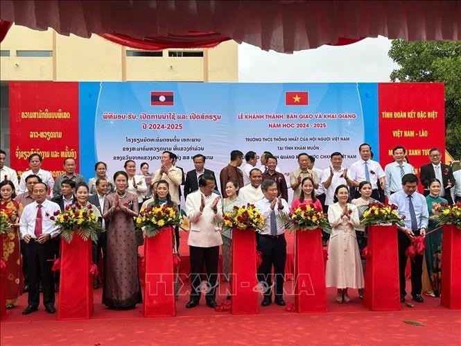 Cérémonie d'inauguration du collège Thong Nhat. Photo : VNA.