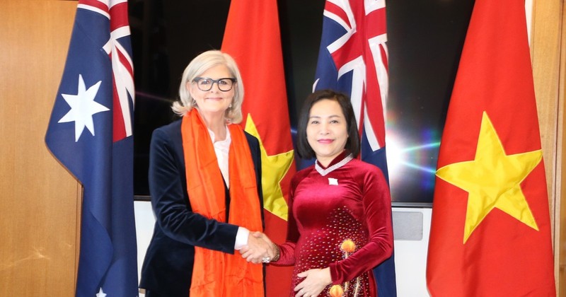 La vice-présidente de l'Assemblée nationale du Vietnam, Nguyen Thi Thanh (droite), et la gouverneure générale d'Australie, Samantha Joy Mostyn. Photo : VNA.