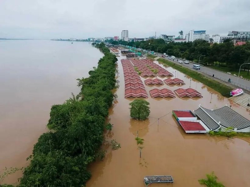 Niveau d'eau du Mékong le 13 septembre au parc Donchan, à Vientiane. Photo : VNA