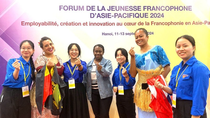 Le Forum de la jeunesse francophone d'Asie-Pacifique, tenu en septembre 2024 à Hanoï, a réuni des dizaines de délégués vietnamiens et étrangers. Photo : OIF.