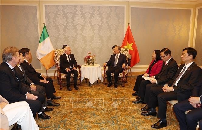 Le secrétaire général du Parti communiste du Vietnam (PCV) et président vietnamien, To Lam, rencontre Patrick McKillen, président du groupe Pacific Land, consul honoraire du Vietnam en Irlande. Photo: VNA.