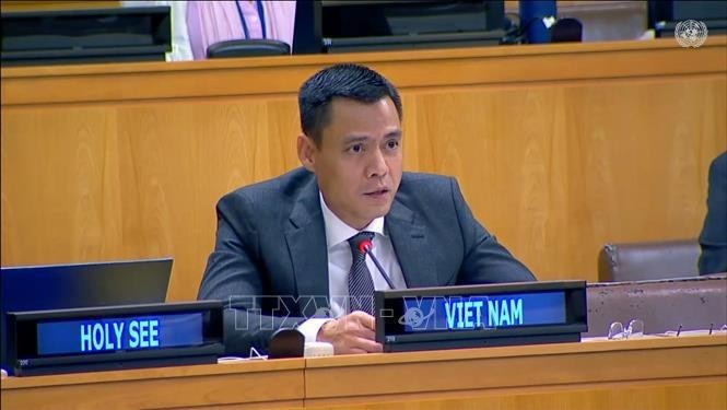 L'ambassadeur Dang Hoang Giang, chef de la Mission permanente du Vietnam auprès de l'ONU, prononce un discours à la première séance consacrée au développement social. Photo: VNA