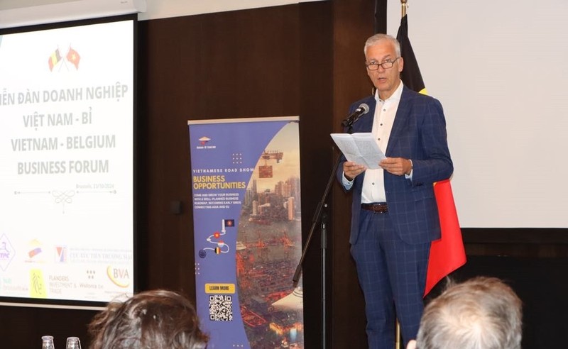 Andries Gryffoy, vice-président du Sénat belge et président de la BVA, prend la parole. Photo : VNA.